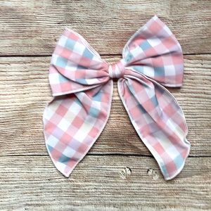 Pretty Plaid Cam Bow